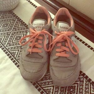 Women’s Saucony Jazz Low Profile Size 7.